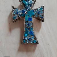 ciondolo croce con pietre azzurre