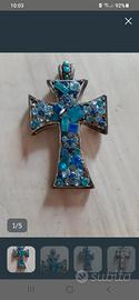 ciondolo croce con pietre azzurre