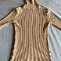 Maglione a collo alto color sabbia