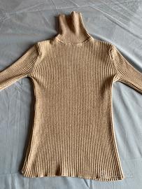 Maglione a collo alto color sabbia