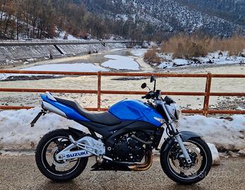 Suzuki gsr 600