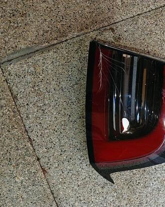 FARO TESLA MOD. Y POSTERIORE DX