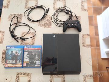 PlayStation 4 + due videogiochi 