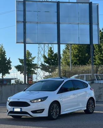 ford focus st-line