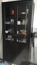 Vetrinetta in legno da soggiorno o cucina.