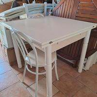 Tavolo da pranzo con 4 sedie