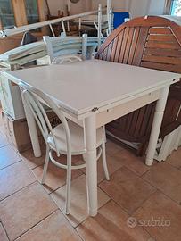 Tavolo da pranzo con 4 sedie