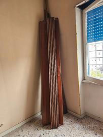 Porta a soffietto in legno