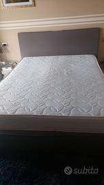 Materasso matrimoniale con rete in legno