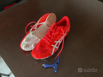Scarpe da atletica chiodate