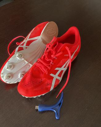 Scarpe da atletica chiodate