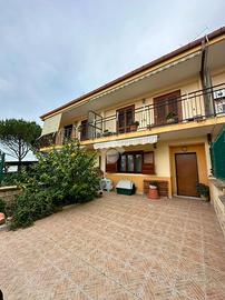 VILLA A SCHIERA A AUGUSTA