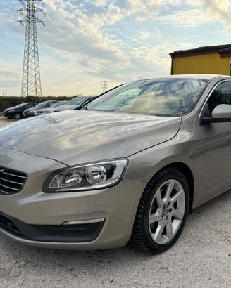 Volvo S60 D4 R-design UNICO TOP