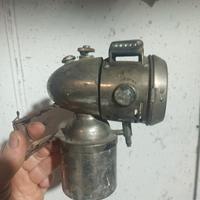 antica lampada a carburo per bicicletta 