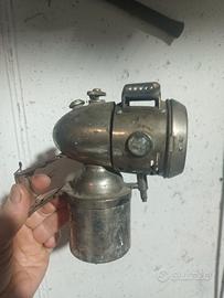 antica lampada a carburo per bicicletta 