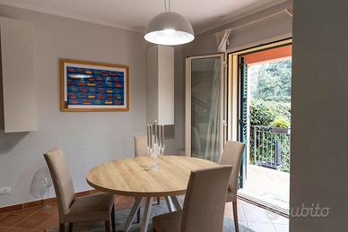 Prestigiosa villa rifinita con ampi spazi esterni