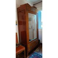Armadio in legno con specchio a 50€