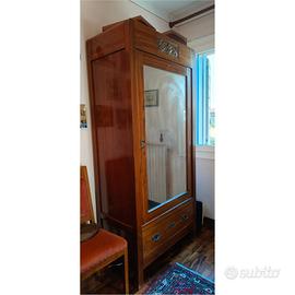 Armadio in legno con specchio a 50€