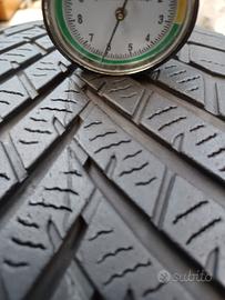 4 Gomme 235/55-18 104H Yokohama BluEarth Winter MS