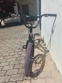 BMX Wolf JET 20" nera con ruote viola – Ottime con