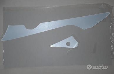 Adesivo emblema sup.carena dx gsx600-750 00-03