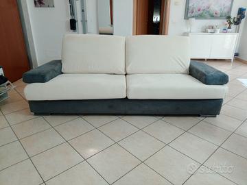divano tre posti 