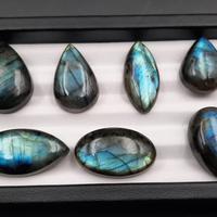 SPLENDIDO LOTTO DI CABOCHON DI LABRADORITE 200 CT.