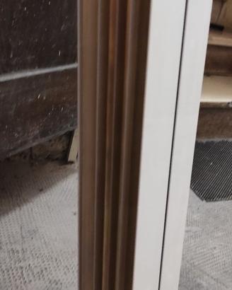 2 elementi di un termoarredo bianco
