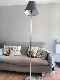 Lampada da terra  con paralume grigio 