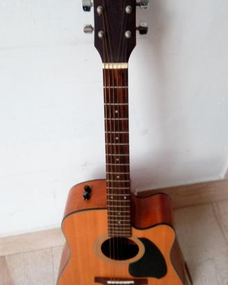 Chitarra acustica vintage 