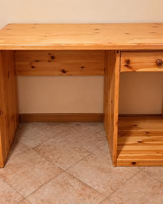 Scrivania in legno con cassetto e portavaligie
