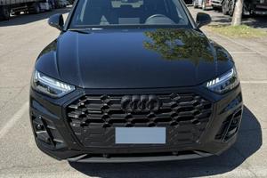 Q5 IDENTITY BLACK 204 CV