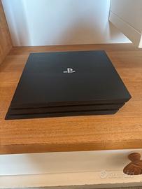PS4 PRO 1TB + 2 joystick