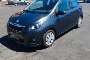 Peugeot 108 benzina 69 CV benzina.