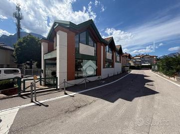 NEGOZIO A LAVIS