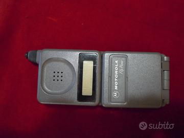MOTOROLA FLIP PHONE