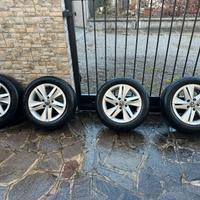 cerchi e due treni di gomme