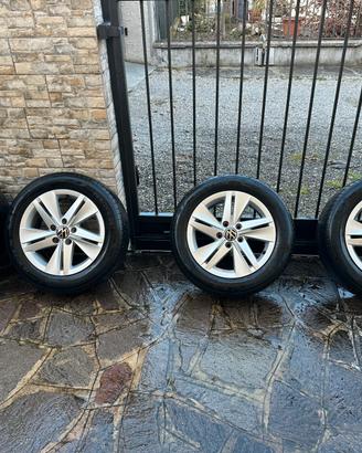 cerchi e due treni di gomme