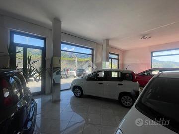 NEGOZIO A CHIUSA DI SAN MICHELE