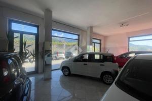 NEGOZIO A CHIUSA DI SAN MICHELE