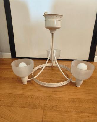 Lampada in metallo con lampadine led.