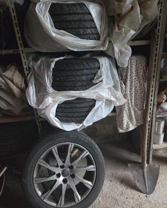 4 cerchi in lega con pneumatici estivi