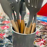 Cestello con mestoli cucina