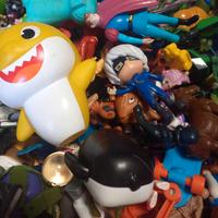 personaggi giochi 100 pezzi