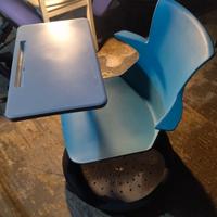 Sedia con tavolo e porta zaino