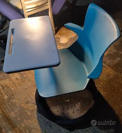 Sedia con tavolo e porta zaino