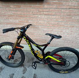 Bicicletta DH Devinci