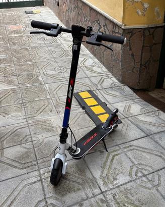 Monopattino elettrico Aprilia eSRZ
