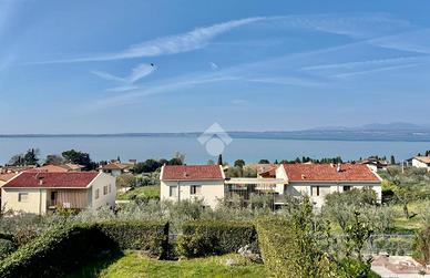 VILLA A SCHIERA CENTRALE A LAZISE