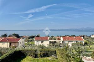 VILLA A SCHIERA CENTRALE A LAZISE